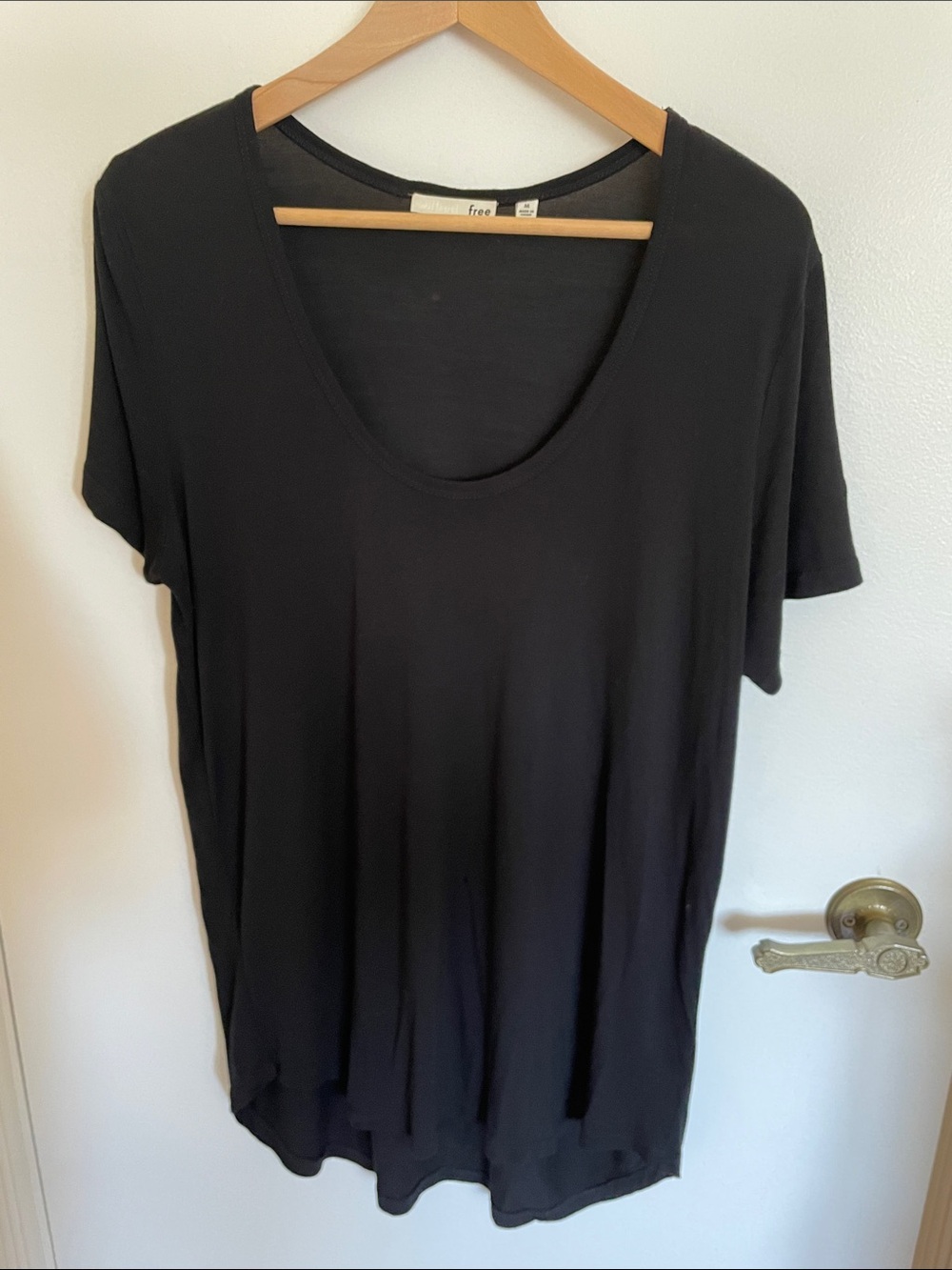 Wilfred Black Scoop Neck Short Sleeve Tee